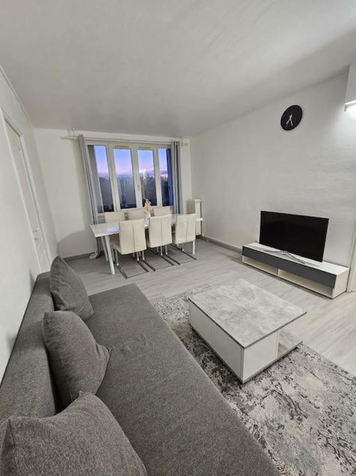 Bel Appartement A شوازي-لو-روا المظهر الخارجي الصورة