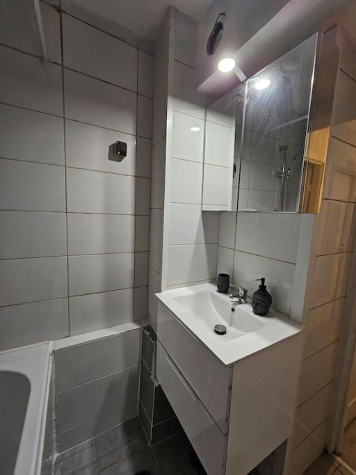Bel Appartement A شوازي-لو-روا المظهر الخارجي الصورة